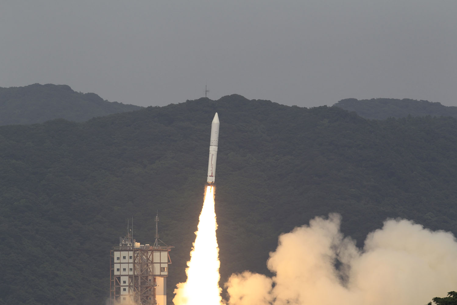 Japan's 1st Epsilon Rocket Launches Into Space On Maiden Voyage